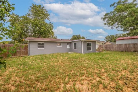 House in New Port Richey, Florida 3 bedrooms, 141.95 sq.m. № 1803047 - photo 23