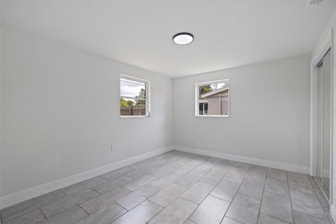 House in New Port Richey, Florida 3 bedrooms, 141.95 sq.m. № 1803047 - photo 9