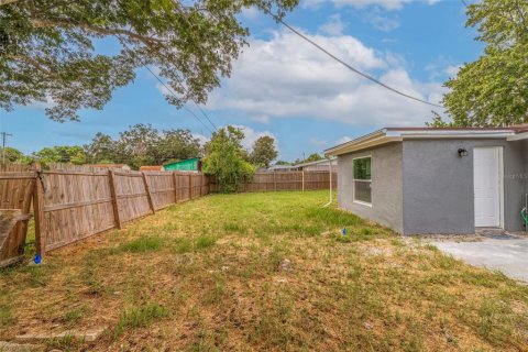 House in New Port Richey, Florida 3 bedrooms, 141.95 sq.m. № 1803047 - photo 22