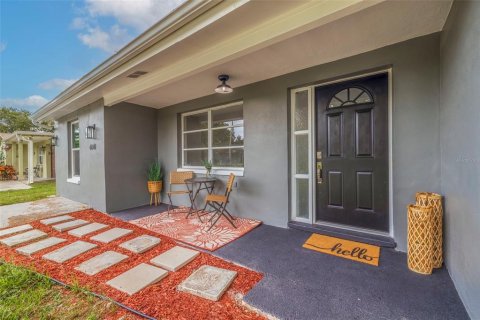 House in New Port Richey, Florida 3 bedrooms, 141.95 sq.m. № 1803047 - photo 1
