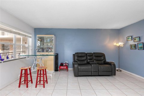 Copropriété à vendre à Hallandale Beach, Floride: 1 chambre, 55.74 m2 № 2023764 - photo 4