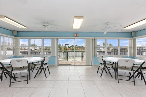 Copropriété à vendre à Hallandale Beach, Floride: 1 chambre, 55.74 m2 № 2023764 - photo 27