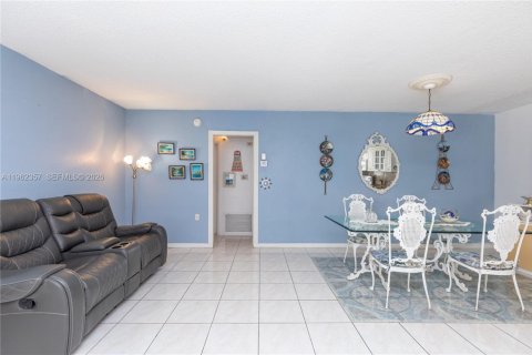Copropriété à vendre à Hallandale Beach, Floride: 1 chambre, 55.74 m2 № 2023764 - photo 15