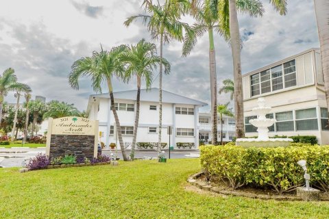 Copropriété à vendre à Hallandale Beach, Floride: 1 chambre, 55.74 m2 № 2023764 - photo 28