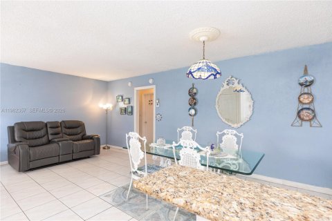 Copropriété à vendre à Hallandale Beach, Floride: 1 chambre, 55.74 m2 № 2023764 - photo 12
