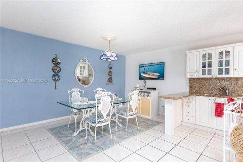 Copropriété à vendre à Hallandale Beach, Floride: 1 chambre, 55.74 m2 № 2023764 - photo 8