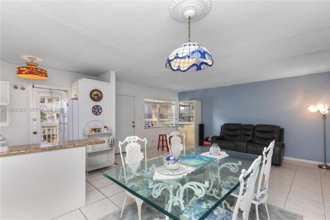 Copropriété à vendre à Hallandale Beach, Floride: 1 chambre, 55.74 m2 № 2023764 - photo 11