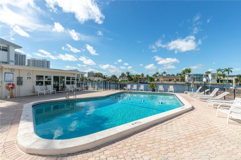 Copropriété à vendre à Hallandale Beach, Floride: 1 chambre, 55.74 m2 № 2023764 - photo 30