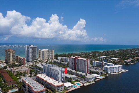 Copropriété à vendre à Hallandale Beach, Floride: 1 chambre, 55.74 m2 № 2023764 - photo 22