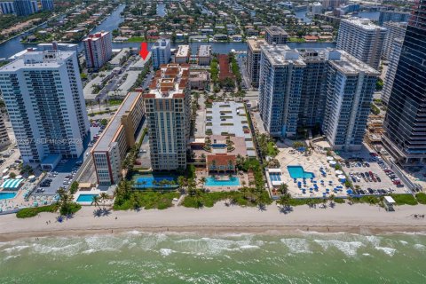 Copropriété à vendre à Hallandale Beach, Floride: 1 chambre, 55.74 m2 № 2023764 - photo 25