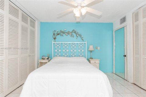 Copropriété à vendre à Hallandale Beach, Floride: 1 chambre, 55.74 m2 № 2023764 - photo 17