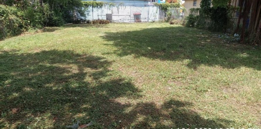 Land in Miami, Florida № 1061167
