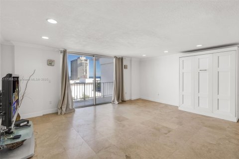 Купить кондоминиум в Майами-Бич, Флорида 1 спальня, 91.04м2, № 2020555 - фото 24