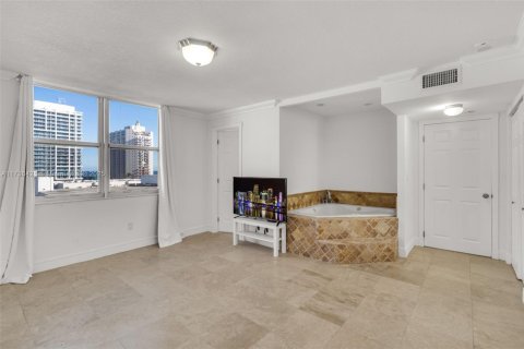 Купить кондоминиум в Майами-Бич, Флорида 1 спальня, 91.04м2, № 2020555 - фото 17