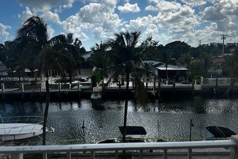 Condo in North Miami, Florida, 1 bedroom  № 1860201 - photo 1