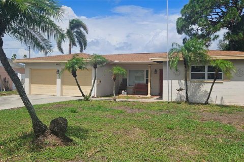 Casa en venta en Saint Petersburg, Florida, 2 dormitorios, 135.82 m2 № 2280317 - foto 2
