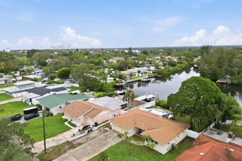 Casa en venta en Saint Petersburg, Florida, 2 dormitorios, 135.82 m2 № 2280317 - foto 14
