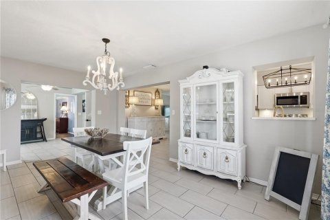 Casa en venta en Saint Petersburg, Florida, 3 dormitorios, 166.39 m2 № 2092775 - foto 13