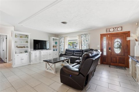 Casa en venta en Saint Petersburg, Florida, 3 dormitorios, 166.39 m2 № 2092775 - foto 4
