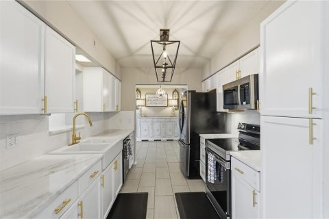 Casa en venta en Saint Petersburg, Florida, 3 dormitorios, 166.39 m2 № 2092775 - foto 7