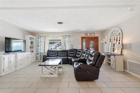Casa en venta en Saint Petersburg, Florida, 3 dormitorios, 166.39 m2 № 2092775 - foto 6