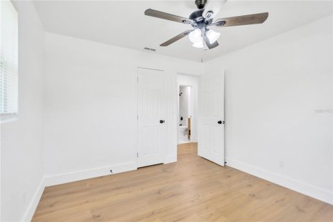 House in Clearwater, Florida 3 bedrooms, 84.73 sq.m. № 1881427 - photo 18