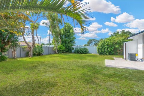 House in Clearwater, Florida 3 bedrooms, 84.73 sq.m. № 1881427 - photo 23