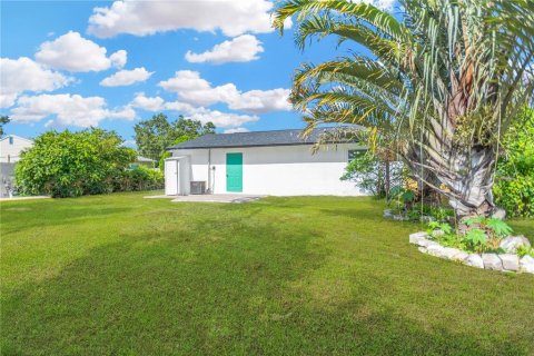 House in Clearwater, Florida 3 bedrooms, 84.73 sq.m. № 1881427 - photo 24