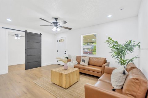 House in Clearwater, Florida 3 bedrooms, 84.73 sq.m. № 1881427 - photo 6