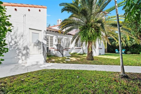 Commercial property in Coral Gables, Florida 290.6 sq.m. № 1882602 - photo 30