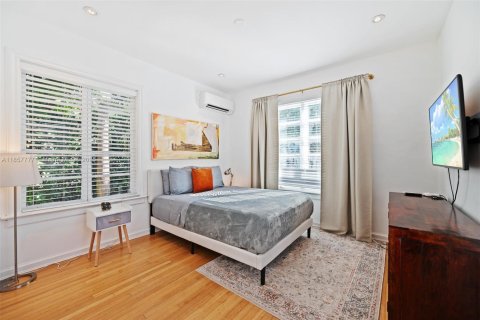 Commercial property in Coral Gables, Florida 290.6 sq.m. № 1882602 - photo 11