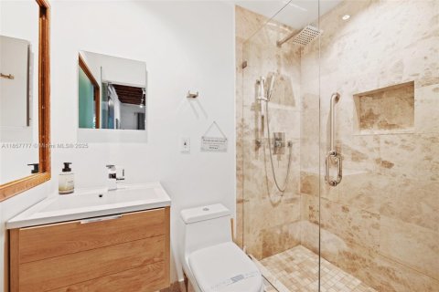 Commercial property in Coral Gables, Florida 290.6 sq.m. № 1882602 - photo 15
