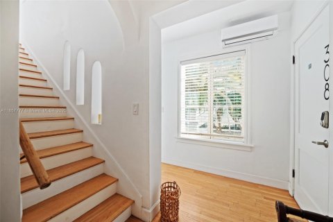 Commercial property in Coral Gables, Florida 290.6 sq.m. № 1882602 - photo 22