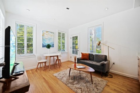 Commercial property in Coral Gables, Florida 290.6 sq.m. № 1882602 - photo 23