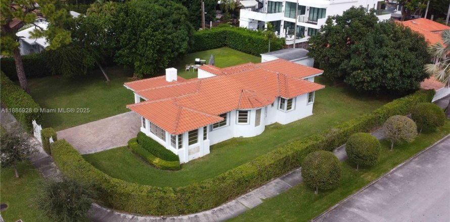 House in Miami, Florida 3 bedrooms, 176.24 sq.m. № 1933661
