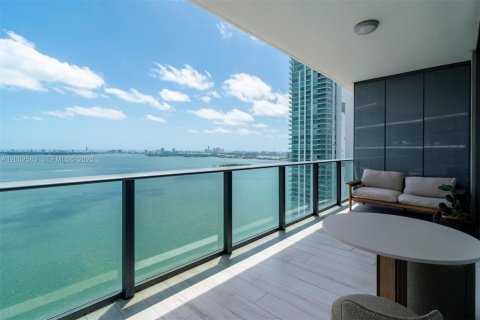 Copropriété à vendre à Miami, Floride: 3 chambres, 153.2 m2 № 2066291 - photo 1