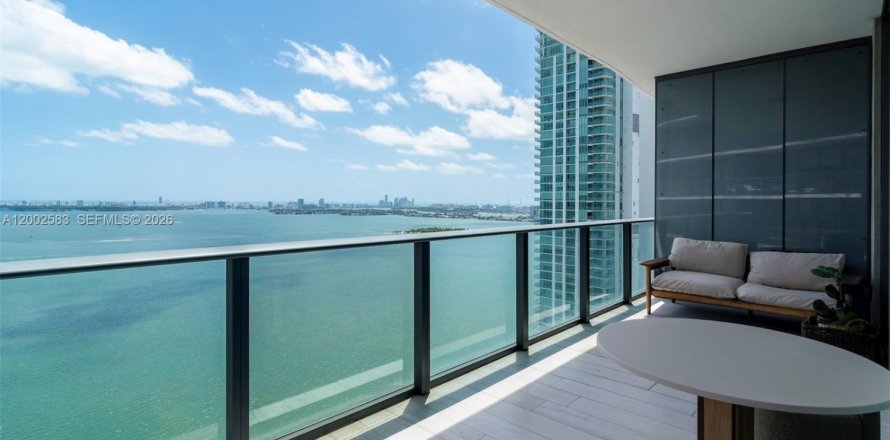 Condo à Miami, Floride, 3 chambres  № 2066291