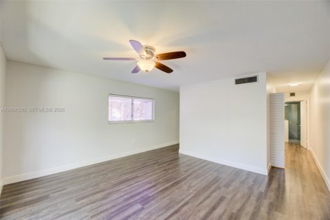 Townhouse in Plantation, Florida 3 bedrooms, 151.62 sq.m. № 2065687 - photo 17