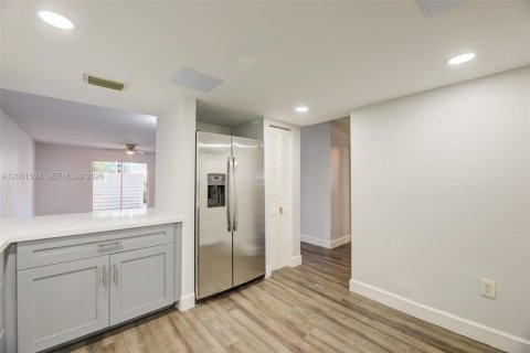 Townhouse in Plantation, Florida 3 bedrooms, 151.62 sq.m. № 2065687 - photo 7