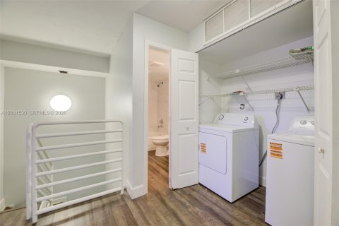 Townhouse in Plantation, Florida 3 bedrooms, 151.62 sq.m. № 2065687 - photo 25