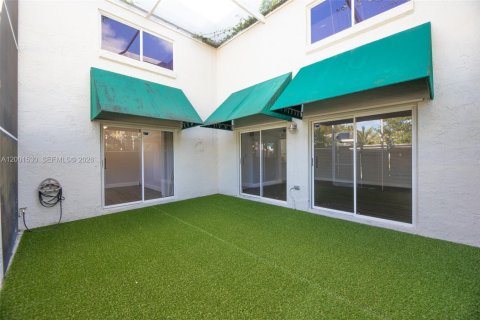 Townhouse in Plantation, Florida 3 bedrooms, 151.62 sq.m. № 2065687 - photo 28