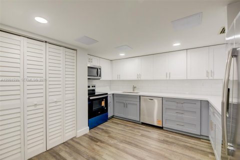 Townhouse in Plantation, Florida 3 bedrooms, 151.62 sq.m. № 2065687 - photo 4