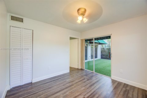 Townhouse in Plantation, Florida 3 bedrooms, 151.62 sq.m. № 2065687 - photo 13