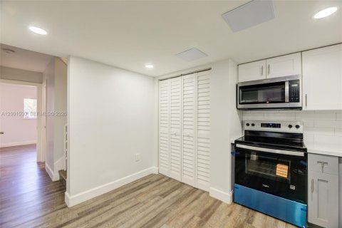 Townhouse in Plantation, Florida 3 bedrooms, 151.62 sq.m. № 2065687 - photo 6