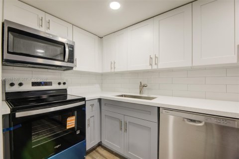 Townhouse in Plantation, Florida 3 bedrooms, 151.62 sq.m. № 2065687 - photo 5