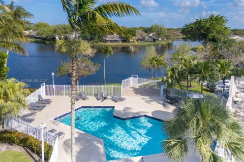 Townhouse in Plantation, Florida 3 bedrooms, 151.62 sq.m. № 2065687 - photo 30