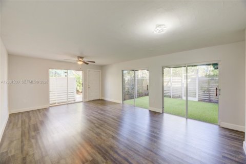 Townhouse in Plantation, Florida 3 bedrooms, 151.62 sq.m. № 2065687 - photo 10