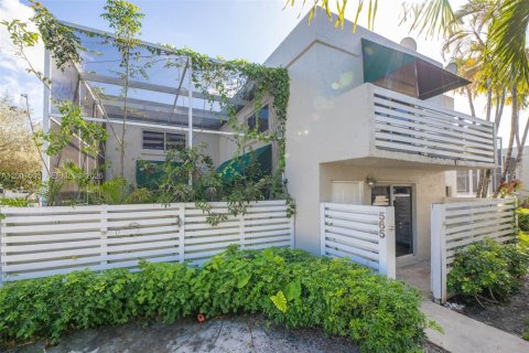 Townhouse in Plantation, Florida 3 bedrooms, 151.62 sq.m. № 2065687