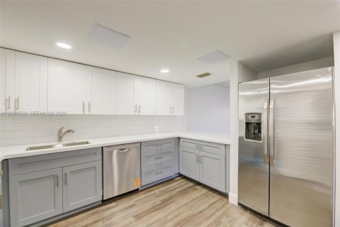 Townhouse in Plantation, Florida 3 bedrooms, 151.62 sq.m. № 2065687 - photo 3