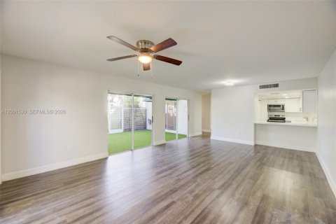 Townhouse in Plantation, Florida 3 bedrooms, 151.62 sq.m. № 2065687 - photo 9